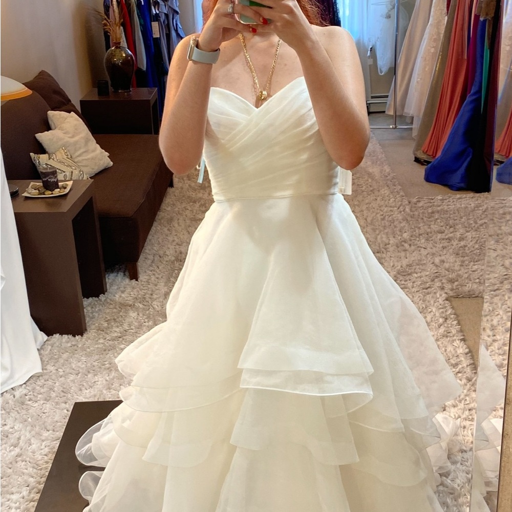 White Sweetheart Sleeveless Wedding Dress